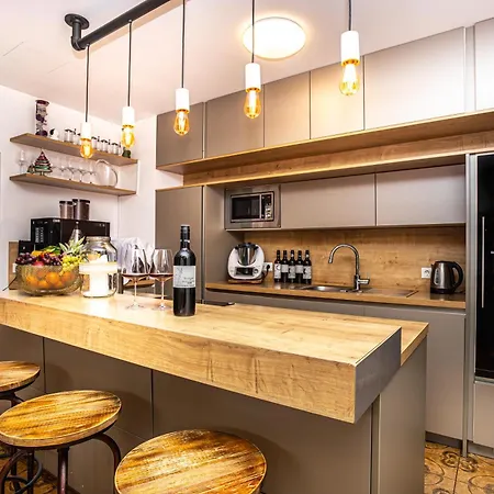 Bed & Breakfast Max Summercard Included