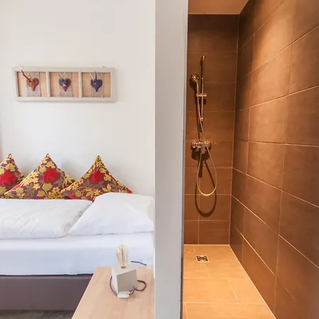 Bed & Breakfast Max Summercard Included