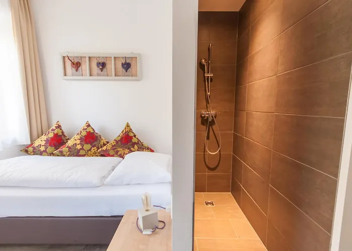 Bed & Breakfast Max Summercard Included